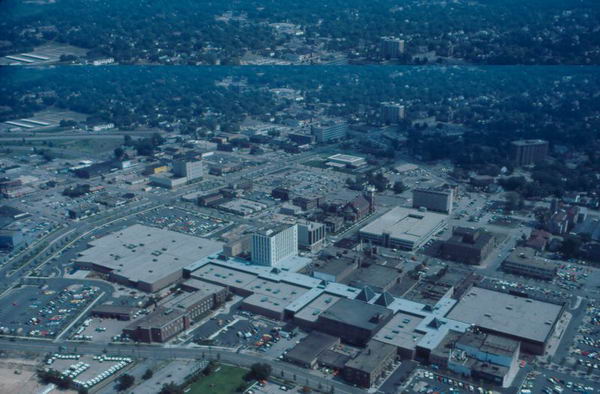 Muskegon Mall - OLD BIRDS EYE PHOTO FROM WIKI